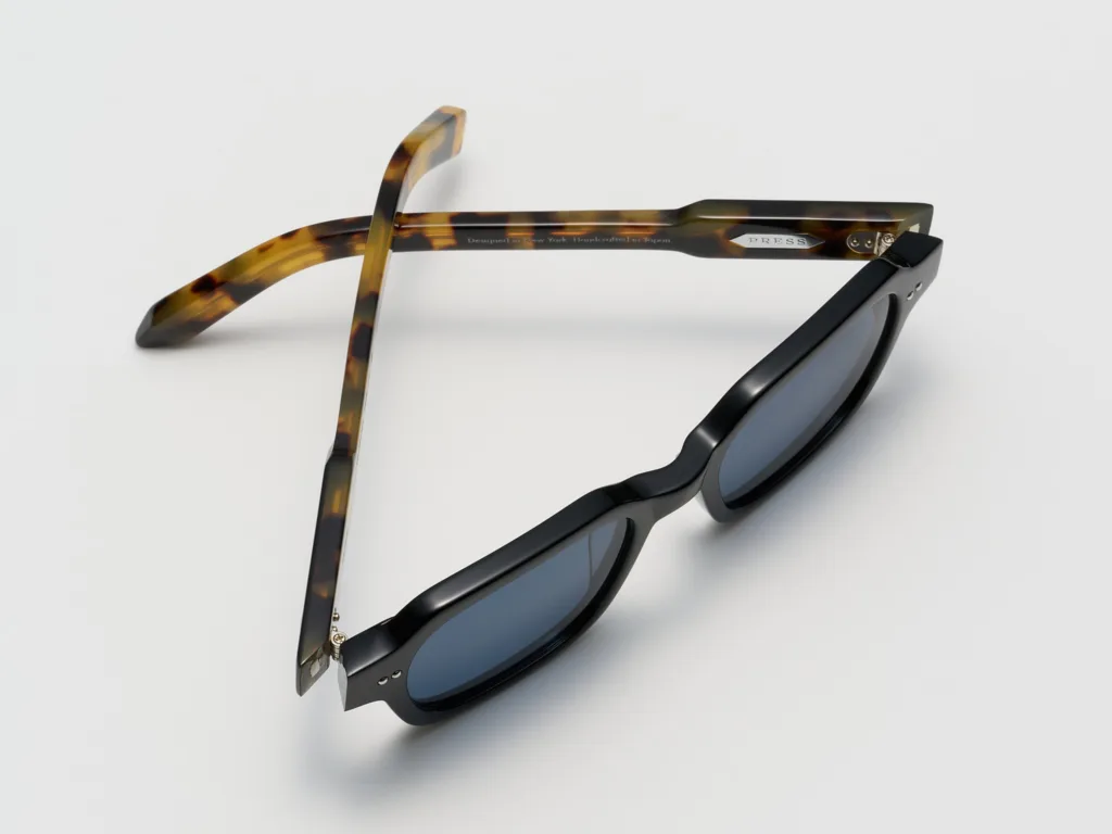 Press THE FACE Kolor: TI015 BLACK TORTOISE / SILVER, Kolor oprawy: Czarny