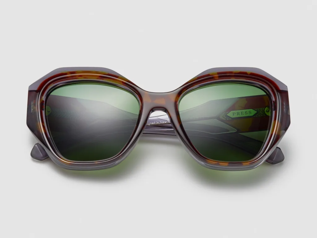 Press VOGUE Kolor: LE008 MAHOGANY, Kolor oprawy: Wzór havana